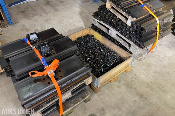 2024 Cat Nye 3-kam belteplater 750 mm – komplett sett fra CAT 352