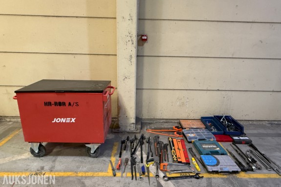 Jonex Tralle med verktøy 