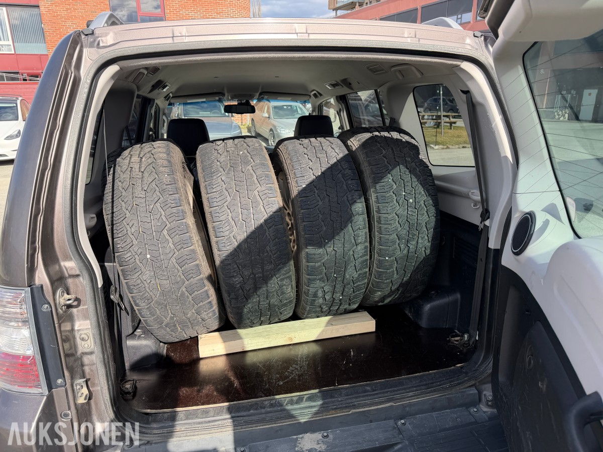 2010 Mitsubishi PAJERO 3.2-200 D 4WD
