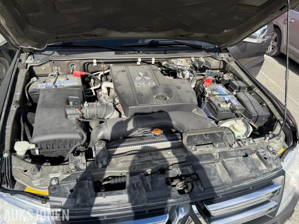 2010 Mitsubishi PAJERO 3.2-200 D 4WD