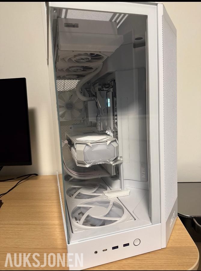 2025 Gaming PC WHITE STEALTH BUILD