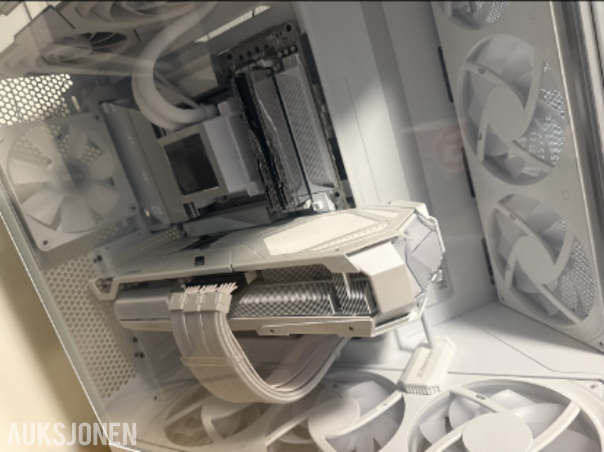 2025 Gaming PC WHITE STEALTH BUILD