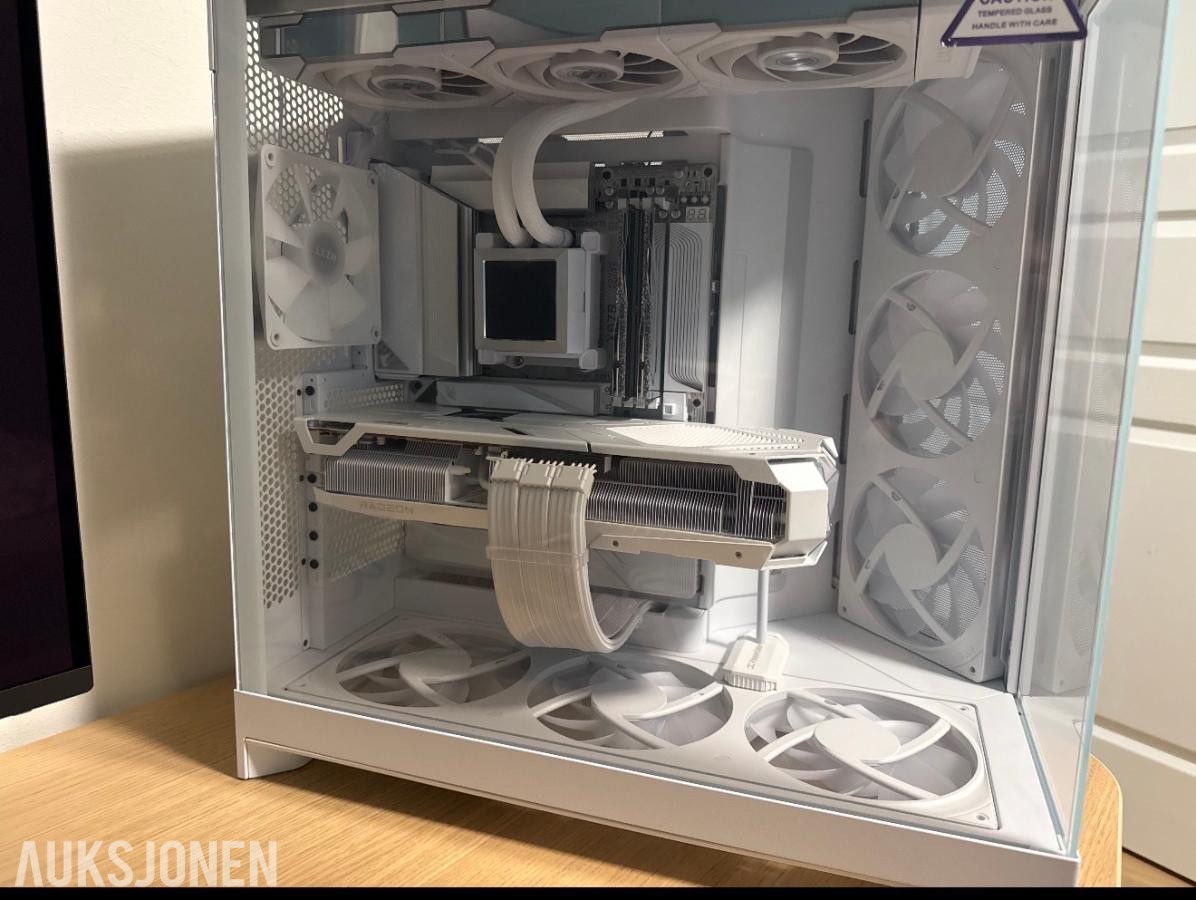2025 Gaming PC WHITE STEALTH BUILD