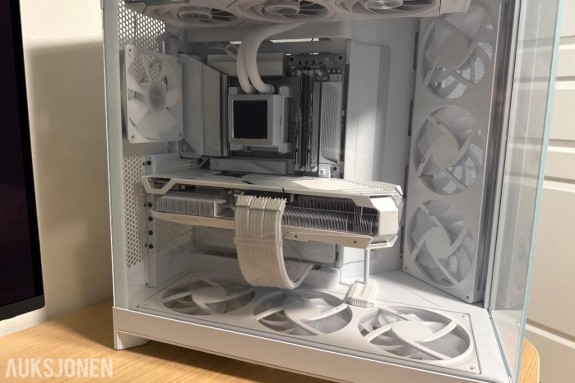 2025 Gaming PC WHITE STEALTH BUILD