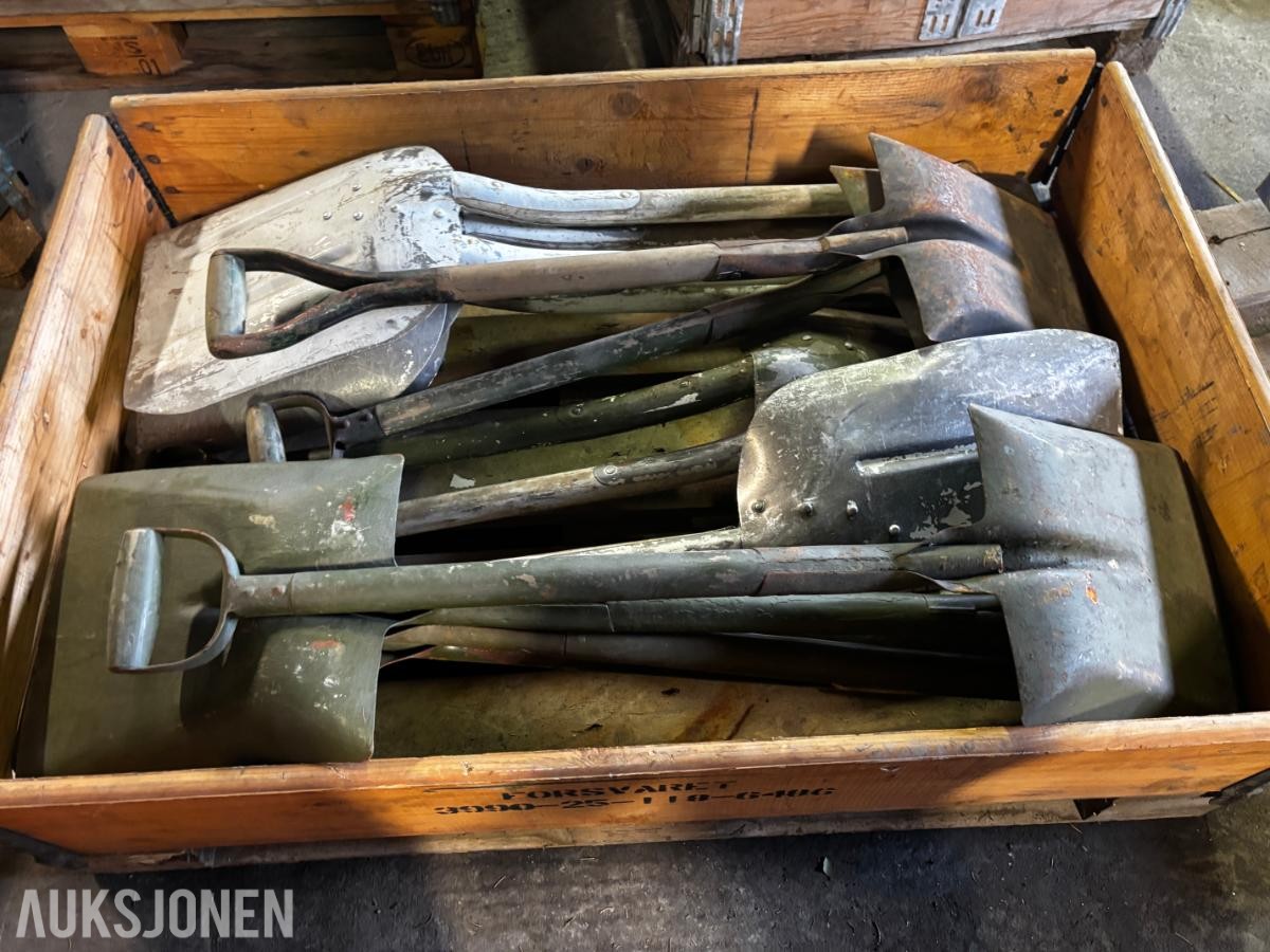 CA. 33 STK SPADER OG SNØSKUFFER – BLANDET PARTI