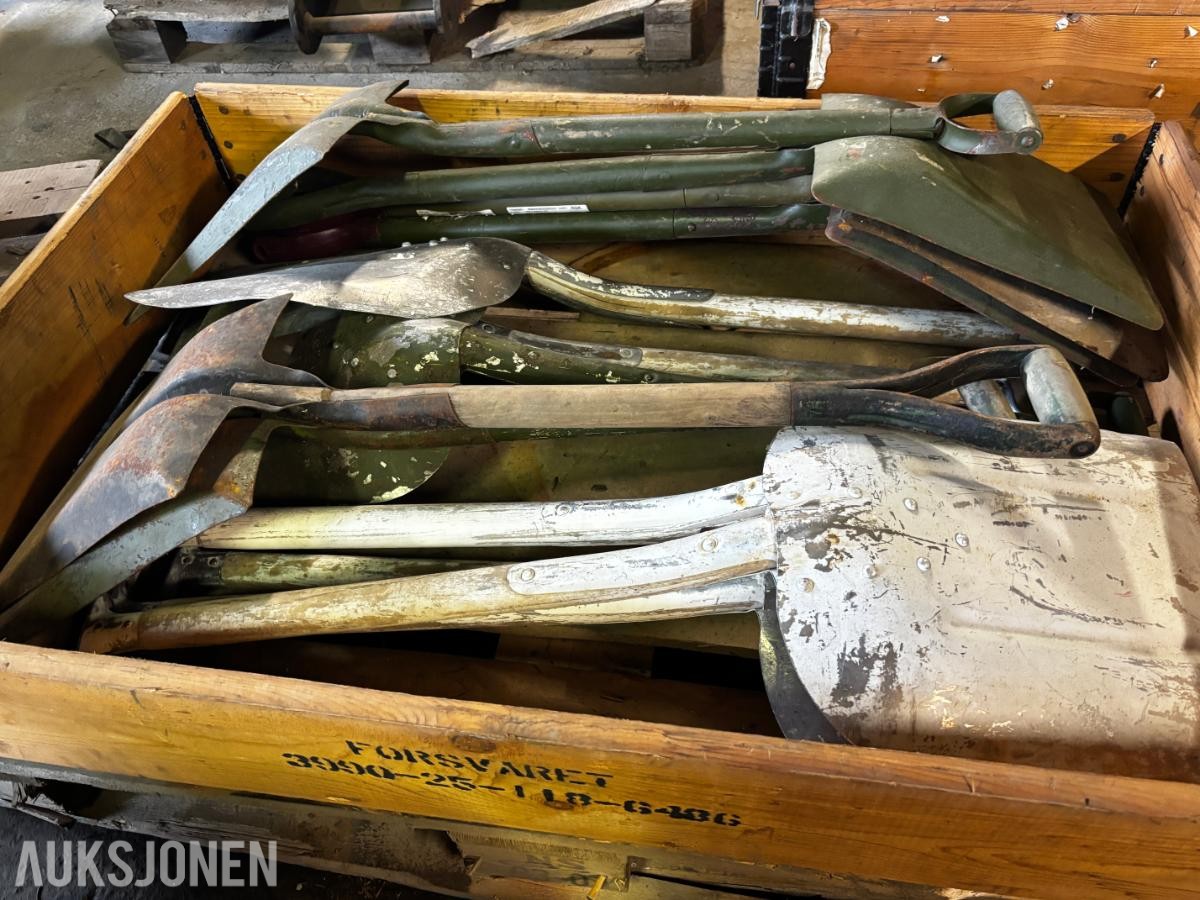 CA. 33 STK SPADER OG SNØSKUFFER – BLANDET PARTI