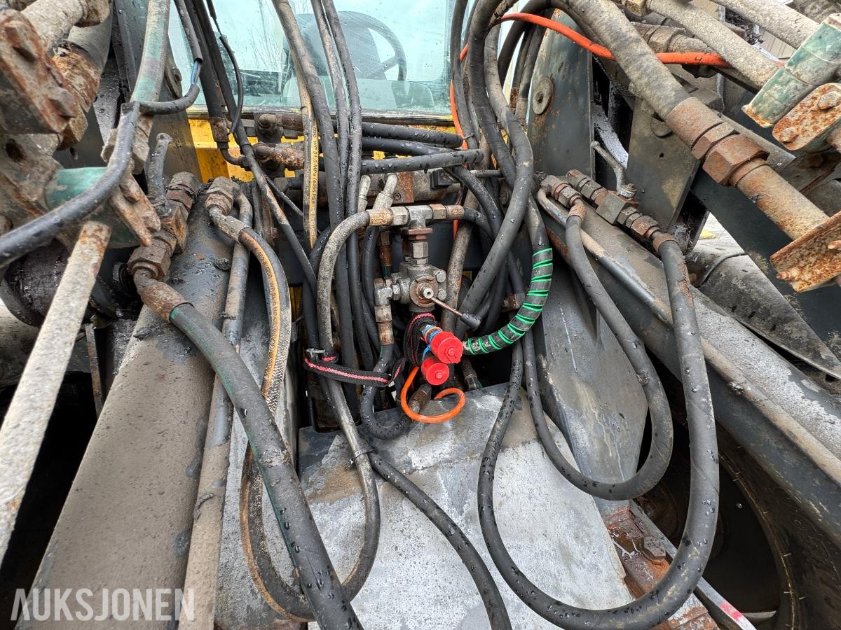2005 Lundberg 6200 LSE hjullaster med skuffe