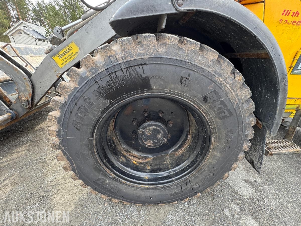 2005 Lundberg 6200 LSE hjullaster med skuffe