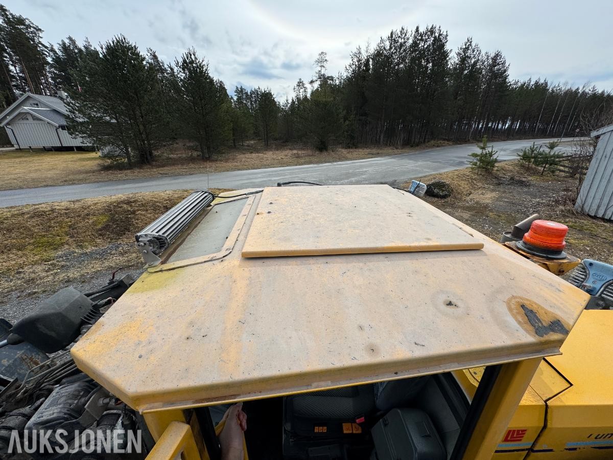 2005 Lundberg 6200 LSE hjullaster med skuffe