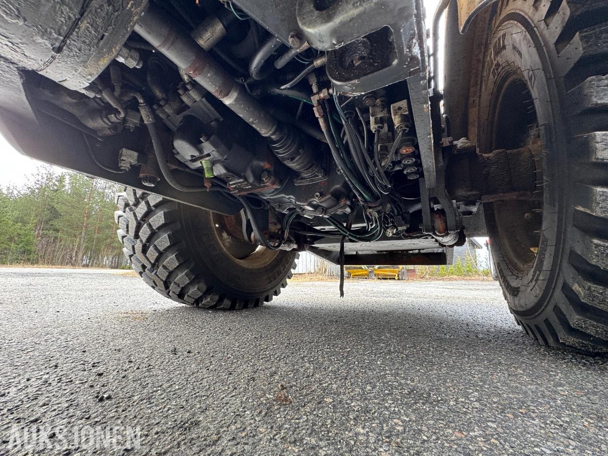 2005 Lundberg 6200 LSE hjullaster med skuffe