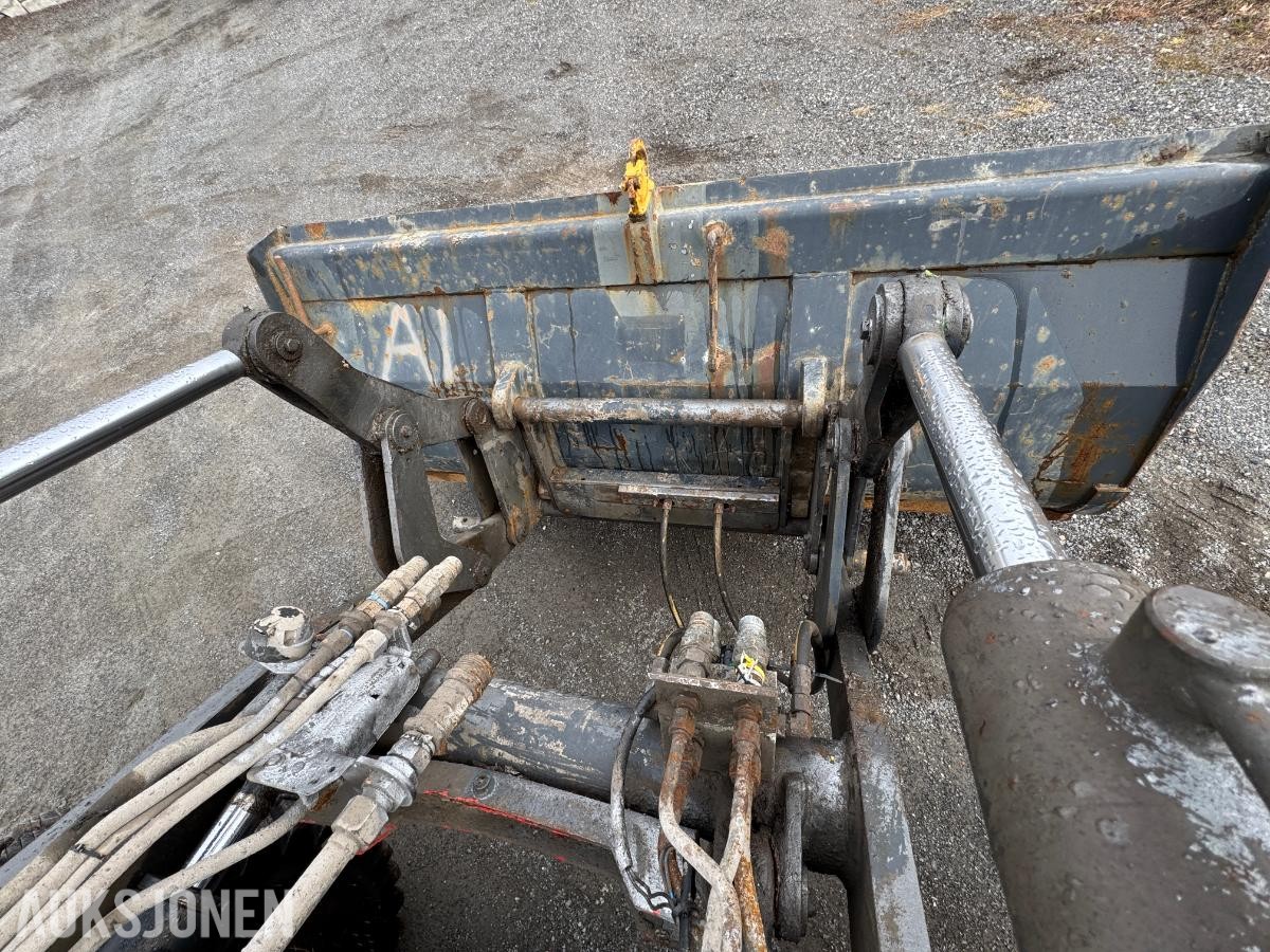 2005 Lundberg 6200 LSE hjullaster med skuffe
