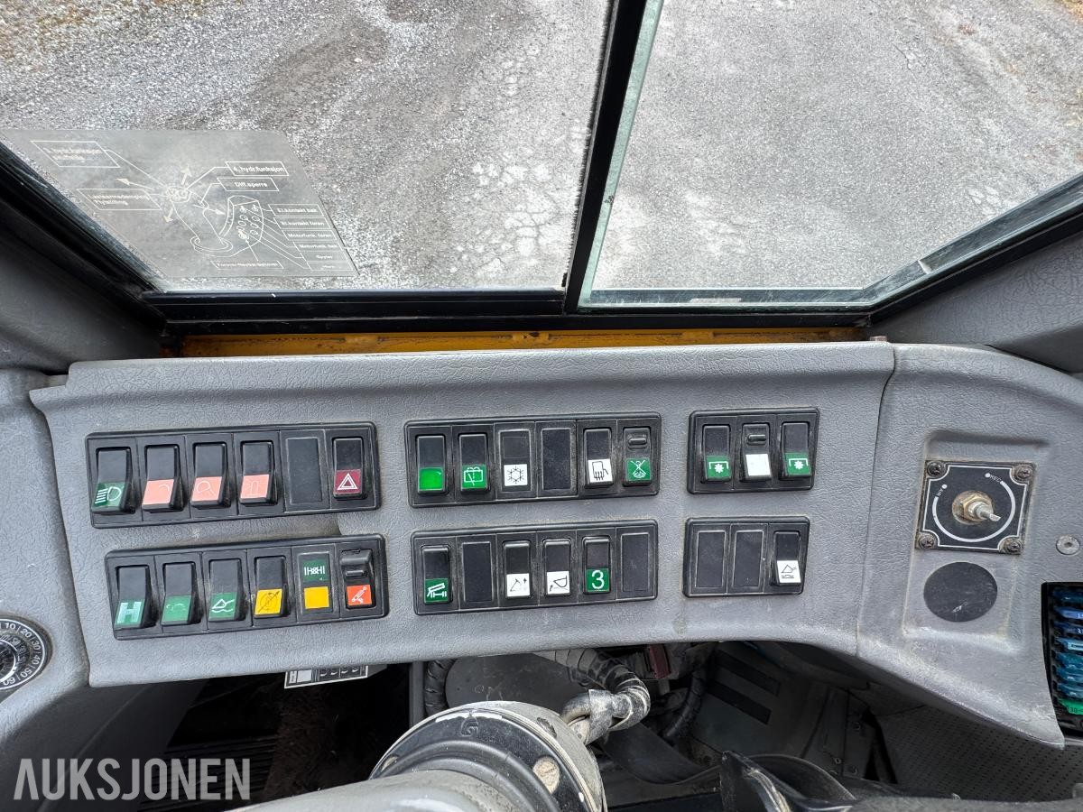 2005 Lundberg 6200 LSE hjullaster med skuffe