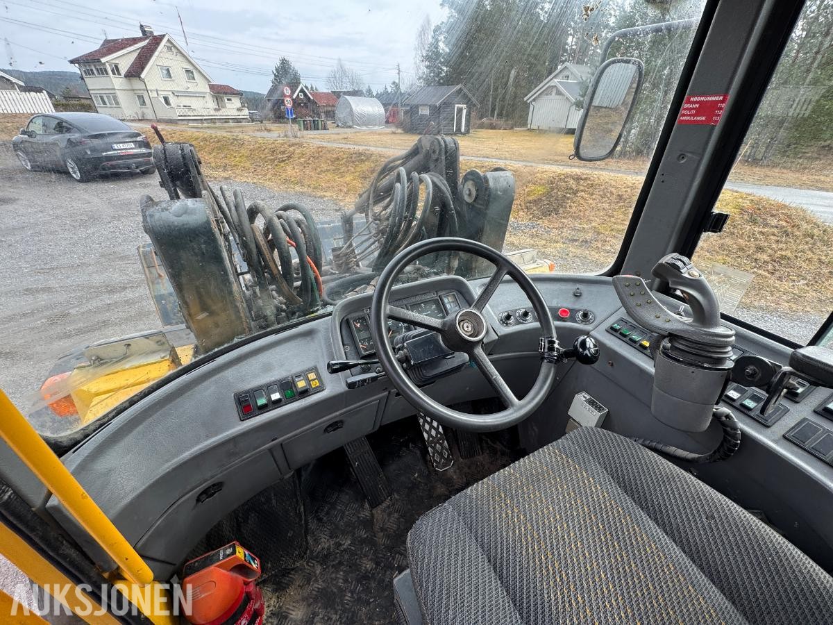 2005 Lundberg 6200 LSE hjullaster med skuffe
