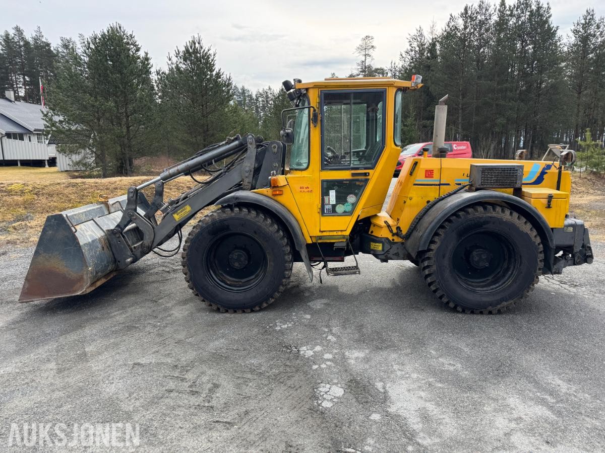 2005 Lundberg 6200 LSE hjullaster med skuffe