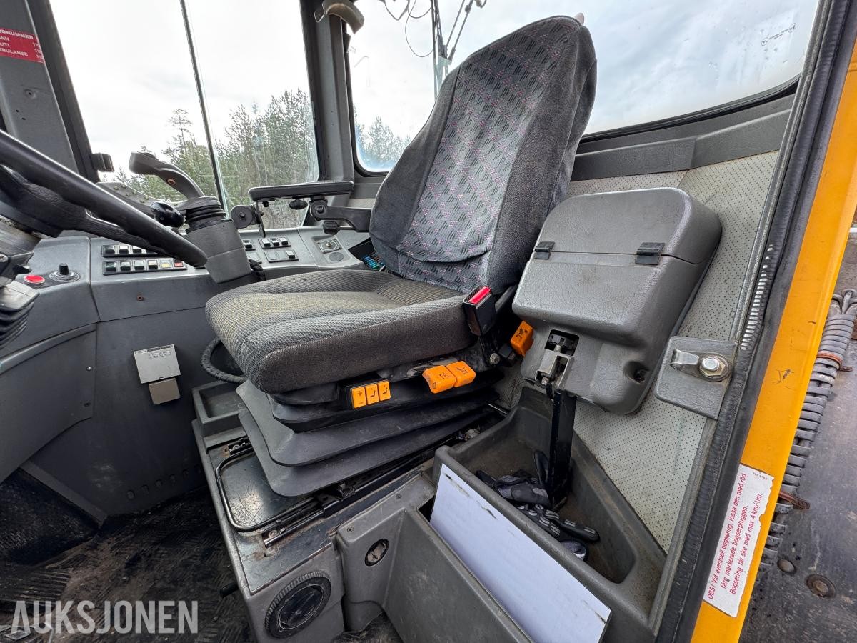 2005 Lundberg 6200 LSE hjullaster med skuffe