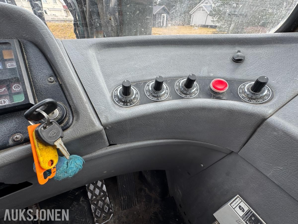 2005 Lundberg 6200 LSE hjullaster med skuffe