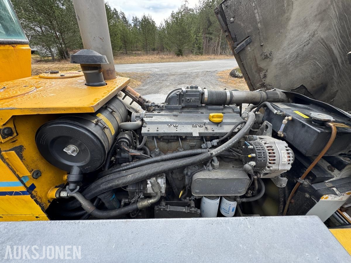 2005 Lundberg 6200 LSE hjullaster med skuffe