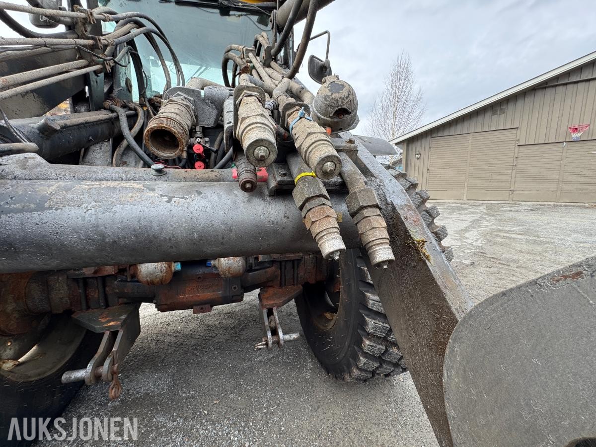 2005 Lundberg 6200 LSE hjullaster med skuffe