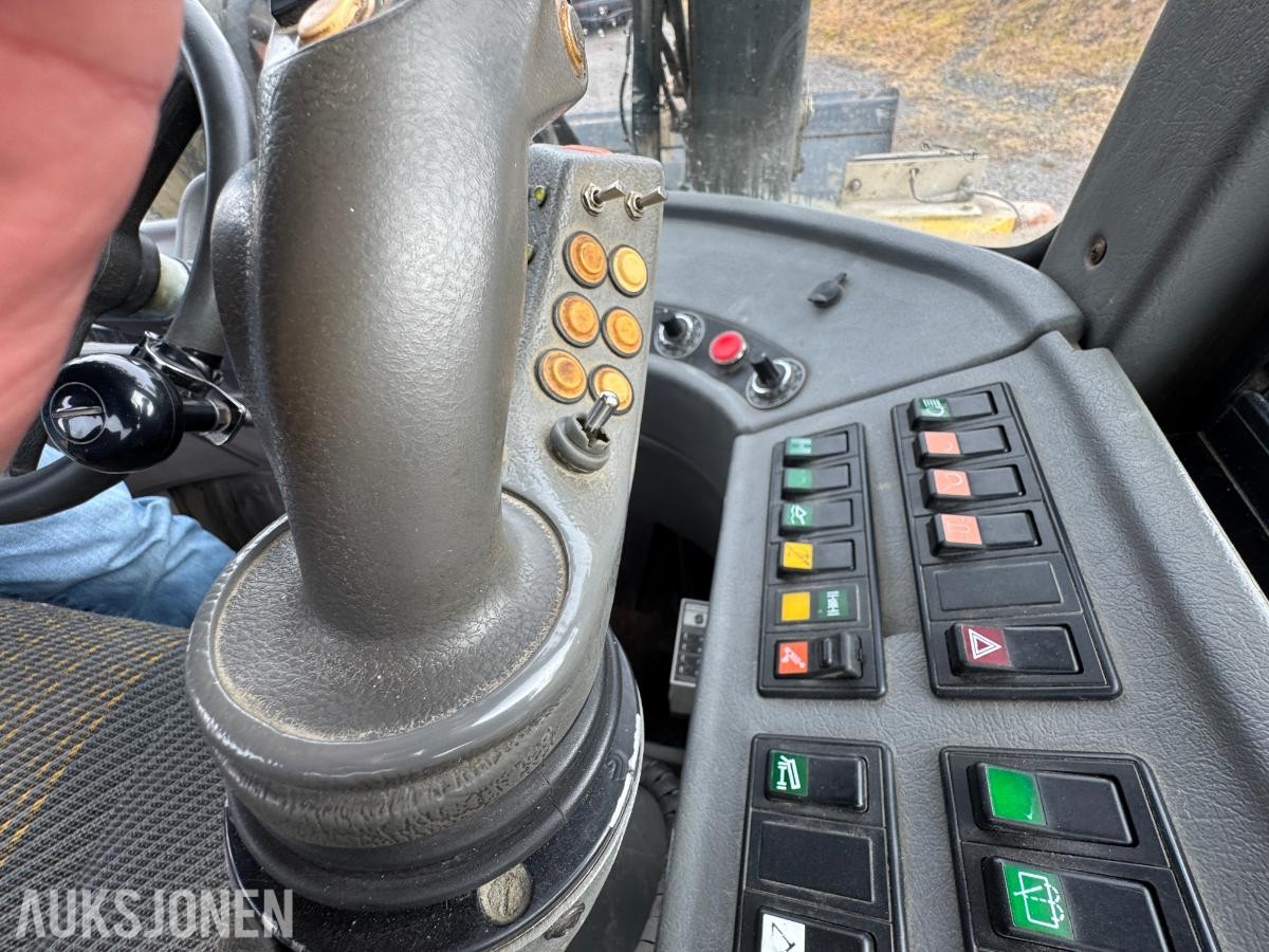 2005 Lundberg 6200 LSE hjullaster med skuffe
