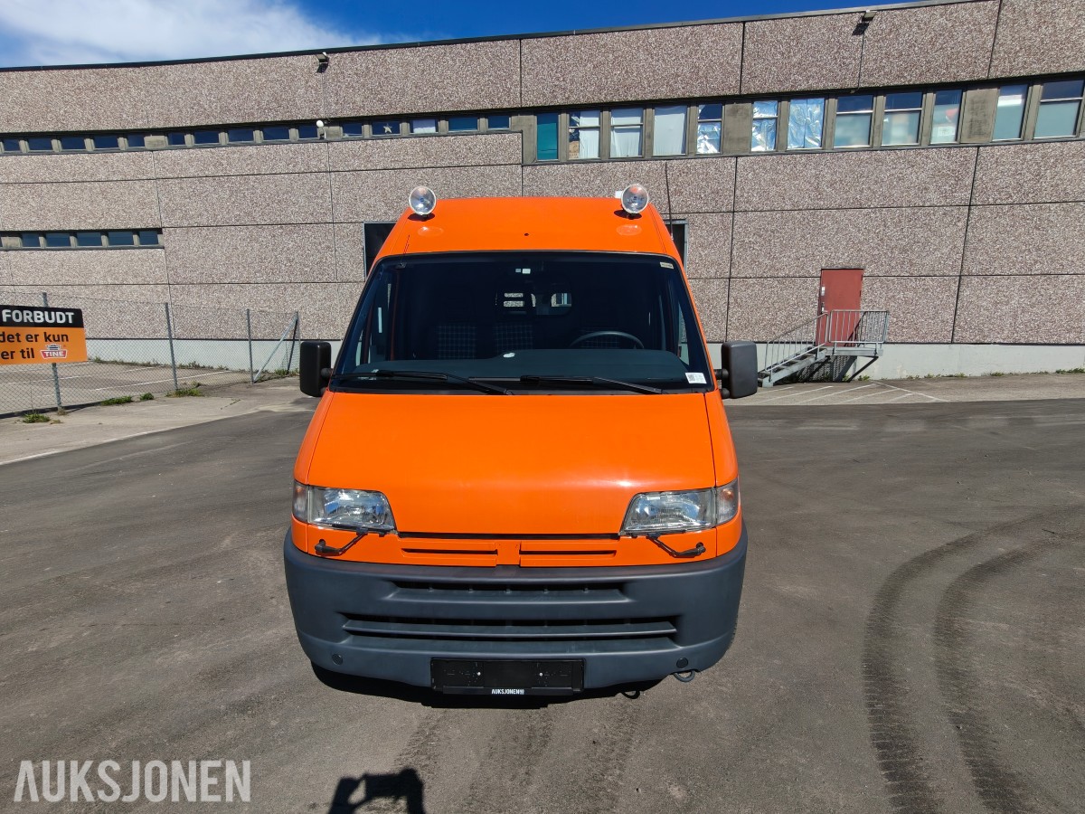 1999 Peugeot varebil med kun 14.614 km