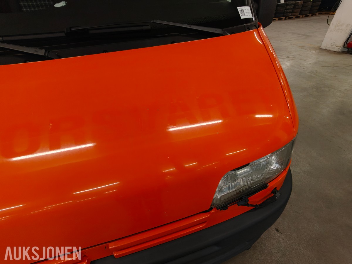 1999 Peugeot varebil med kun 14.614 km