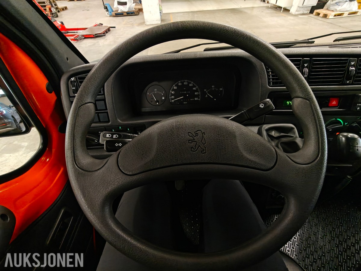 1999 Peugeot varebil med kun 14.614 km