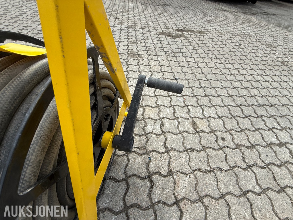 Slangetrommel med kraftig slange – anleggsutstyr