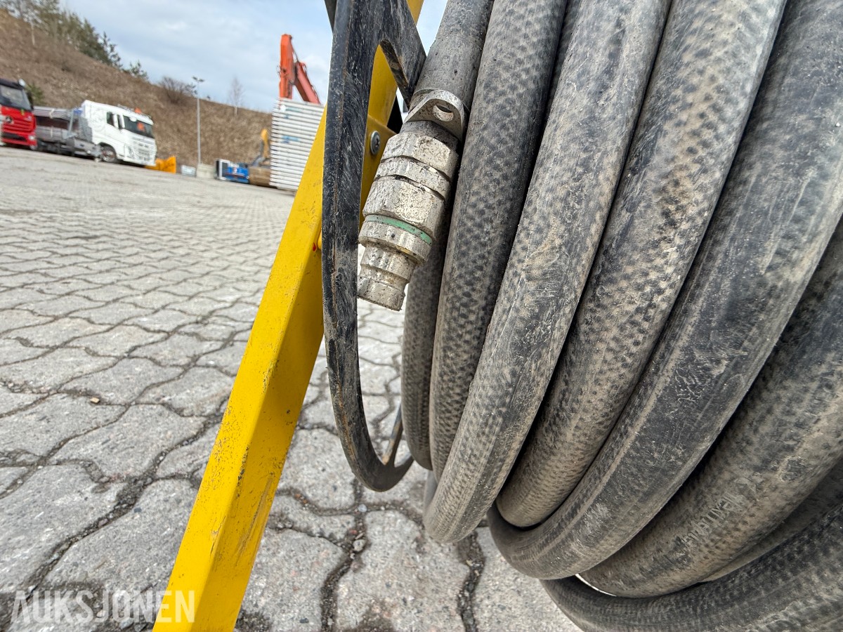 Slangetrommel med kraftig slange – anleggsutstyr