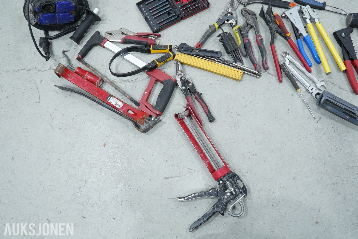 Stor verktøypakke / parti – Makita, Stanley, Milwaukee, hullsager, gassflasker m.m.
