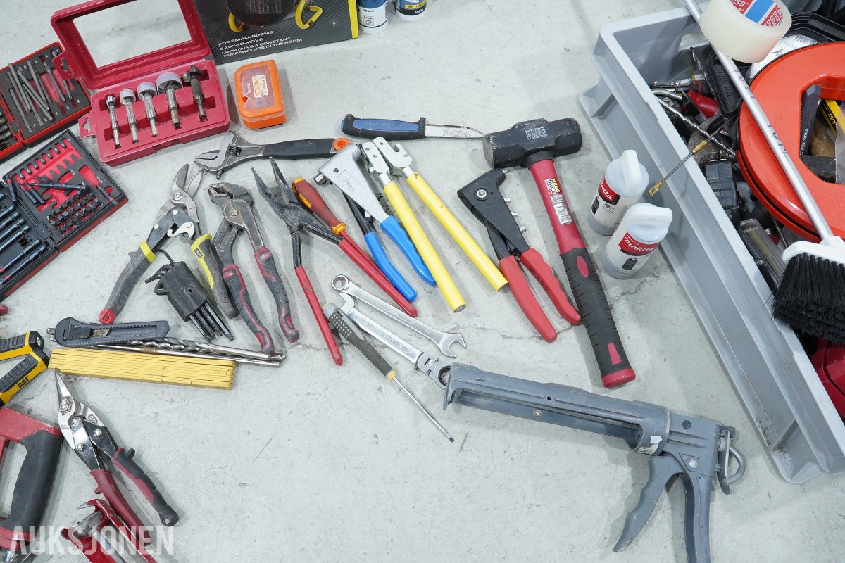 Stor verktøypakke / parti – Makita, Stanley, Milwaukee, hullsager, gassflasker m.m.