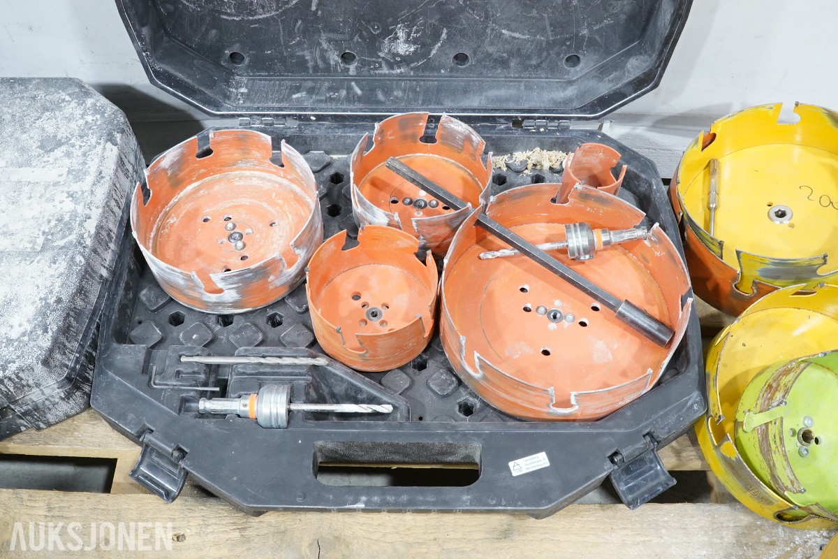 Stor verktøypakke / parti – Makita, Stanley, Milwaukee, hullsager, gassflasker m.m.