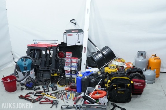 Stor verktøypakke / parti – Makita, Stanley, Milwaukee, hullsager, gassflasker m.m.