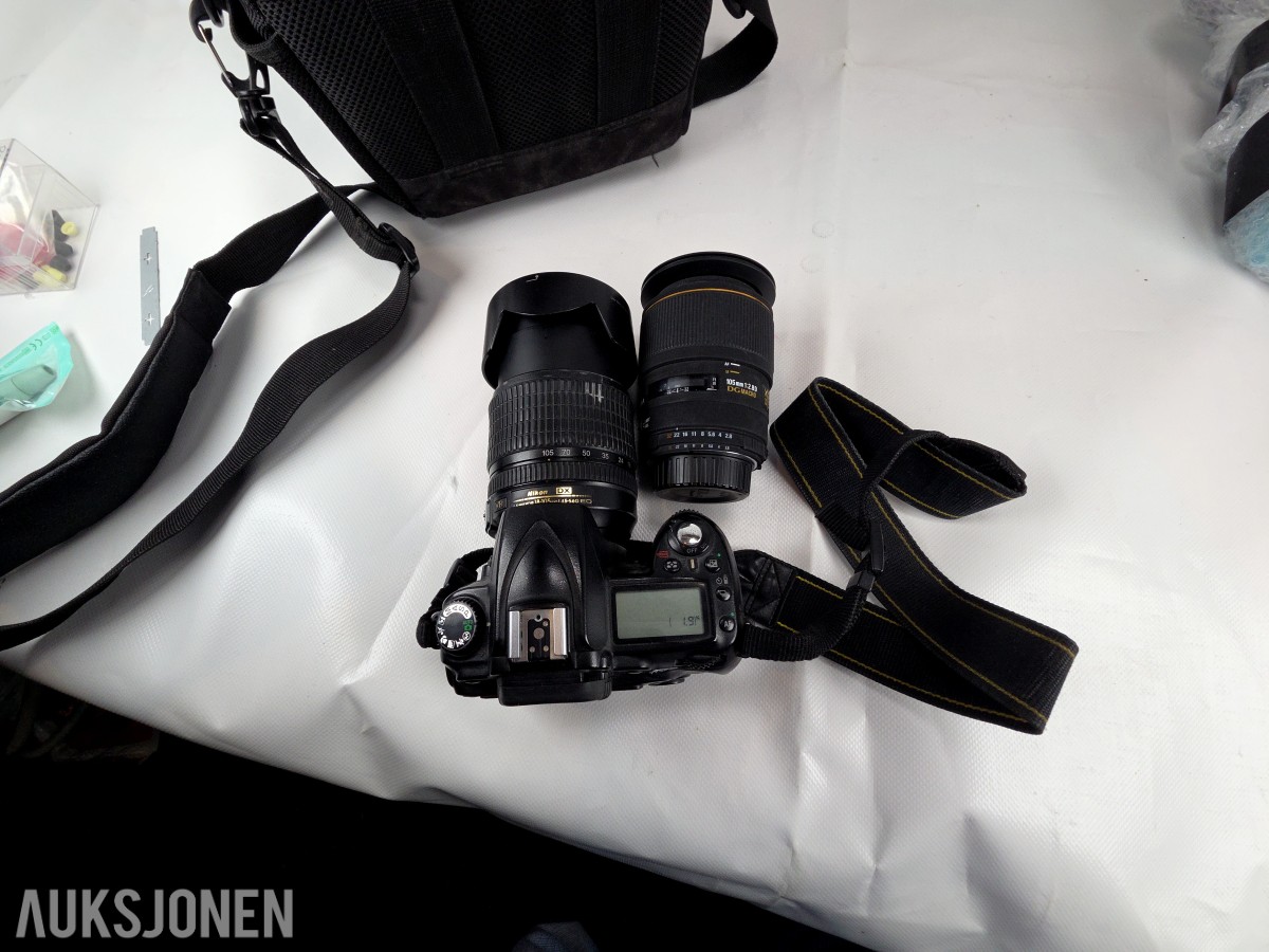 Nikon D90 speilreflekskamera med 18-105mm VR og Sigma 105mm Macro