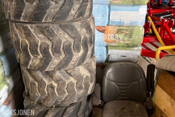 2013 Mitas 31x15,5-15 dekk og sete 