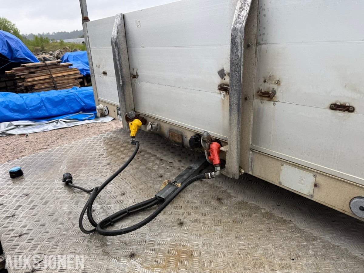 2003 Iveco Daily trekkvogn m / tralle 2.8-145 D, 286186km