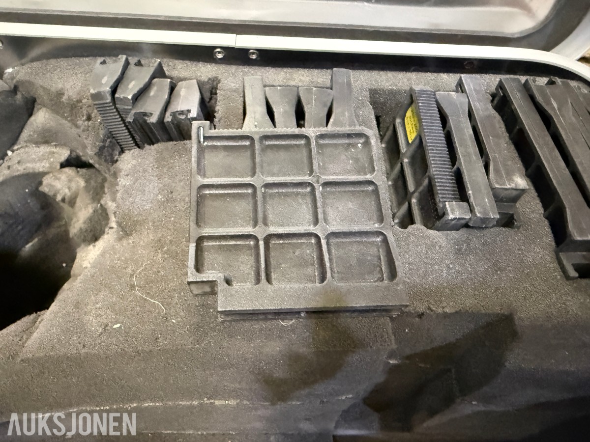 Rørgjengeverktøy med gjengehode, bakker og manuell holder i koffert