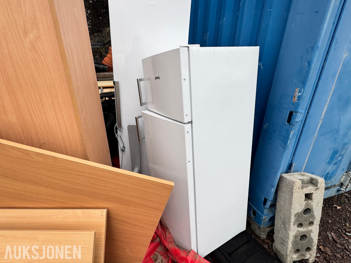 Stort parti kontorutstyr - hev/senk/pulter/kjøleskap/stoler