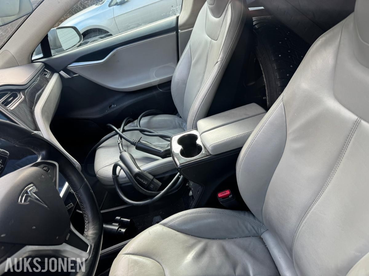 2014 Tesla Model S85 Free supercharger Reparasjonsobjekt
