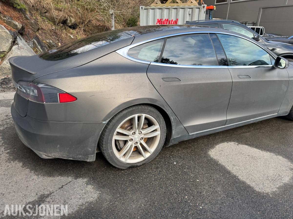 2014 Tesla Model S85 Free supercharger Reparasjonsobjekt