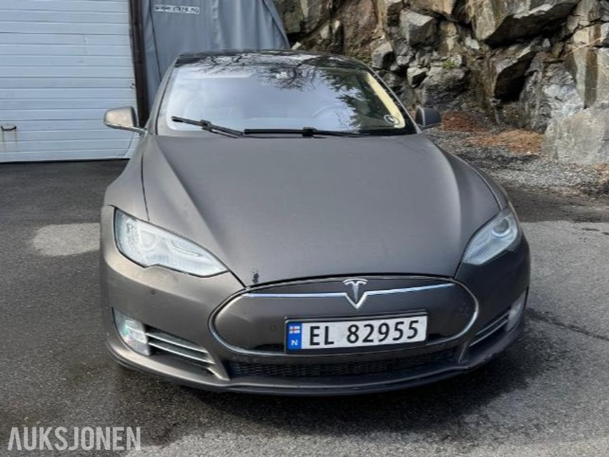 2014 Tesla Model S85 Free supercharger Reparasjonsobjekt