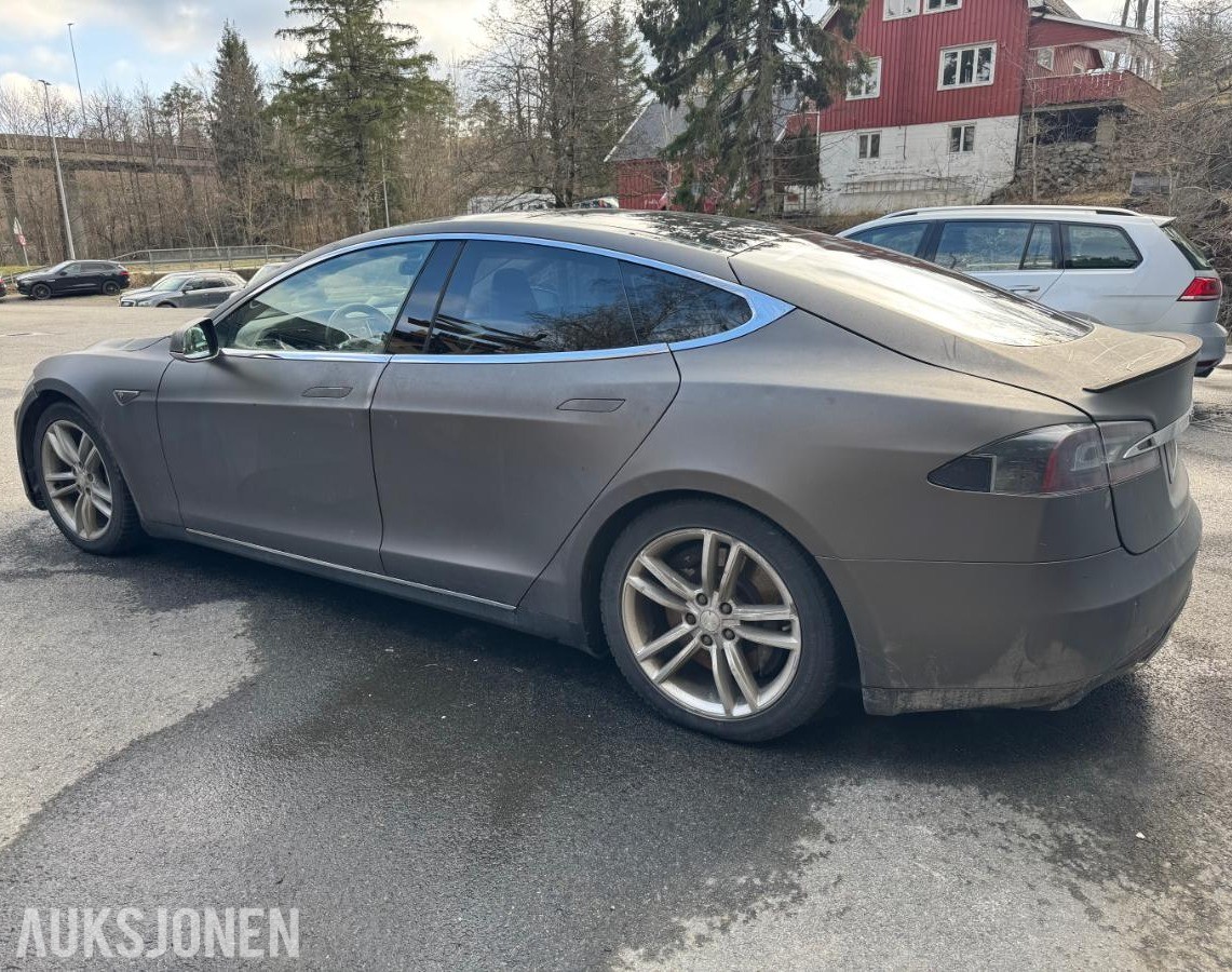 2014 Tesla Model S85 Free supercharger Reparasjonsobjekt
