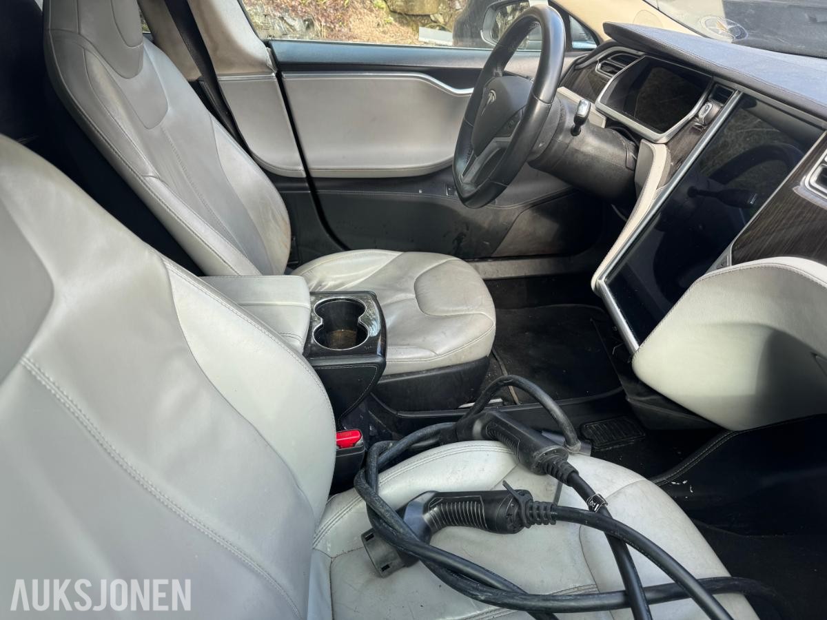 2014 Tesla Model S85 Free supercharger Reparasjonsobjekt