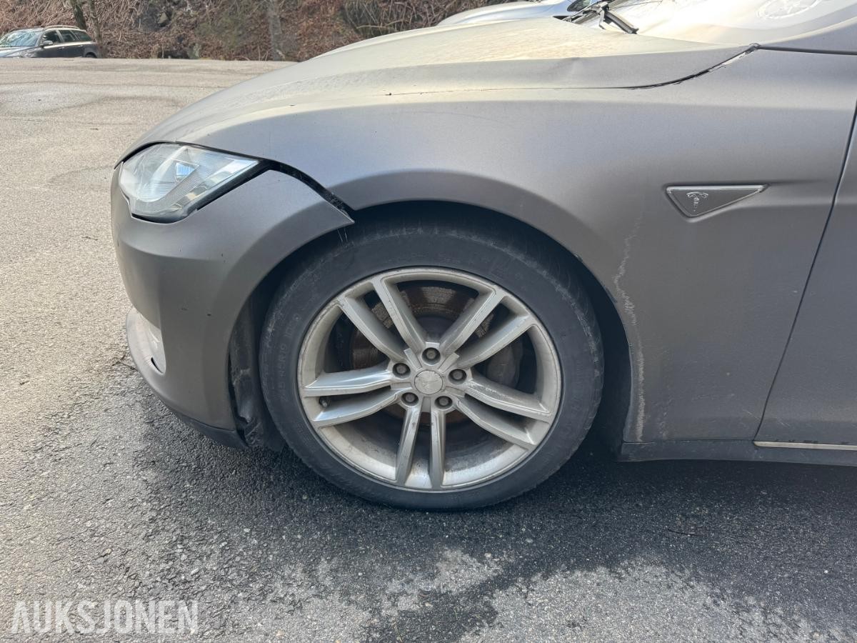 2014 Tesla Model S85 Free supercharger Reparasjonsobjekt