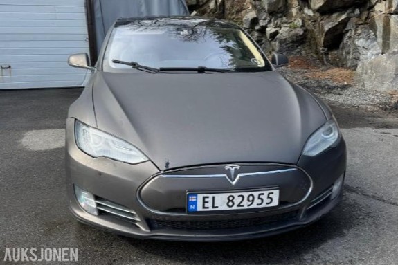 2014 Tesla Model S85 Free supercharger Reparasjonsobjekt