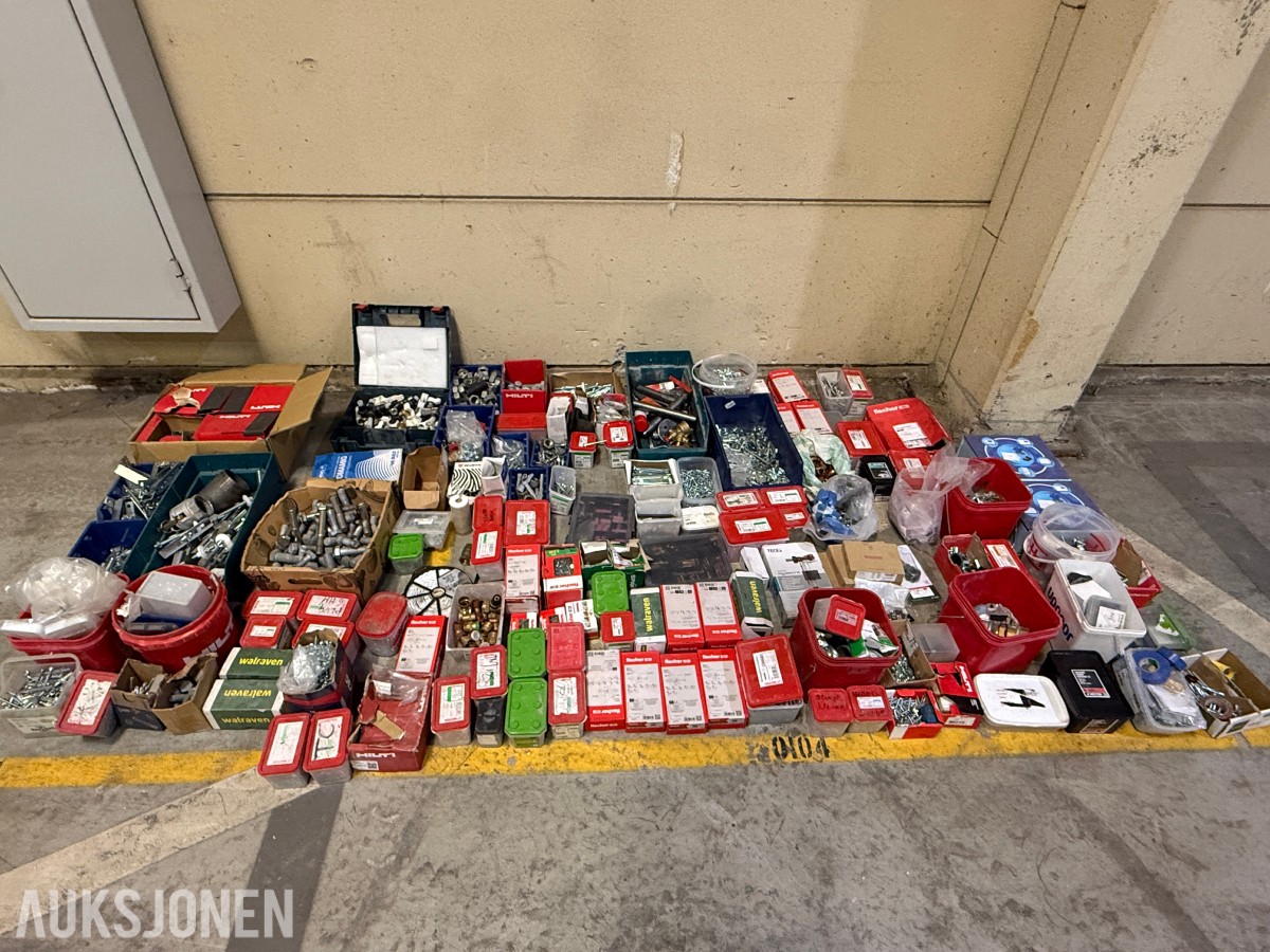 Stort parti festemateriell, skruer og bolter – Fischer, Würth, Hilti