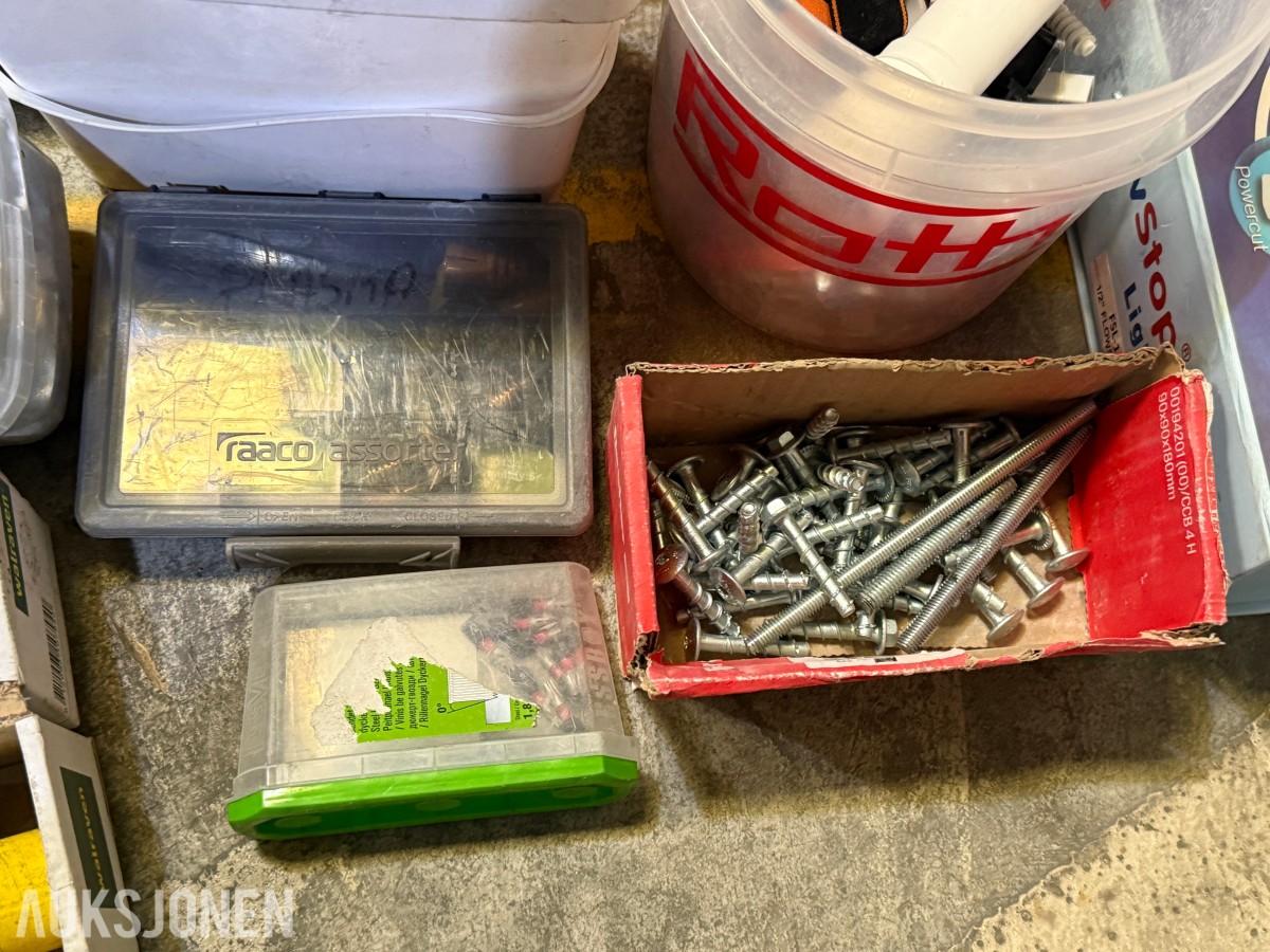 Stort parti festemateriell, skruer og bolter – Fischer, Würth, Hilti