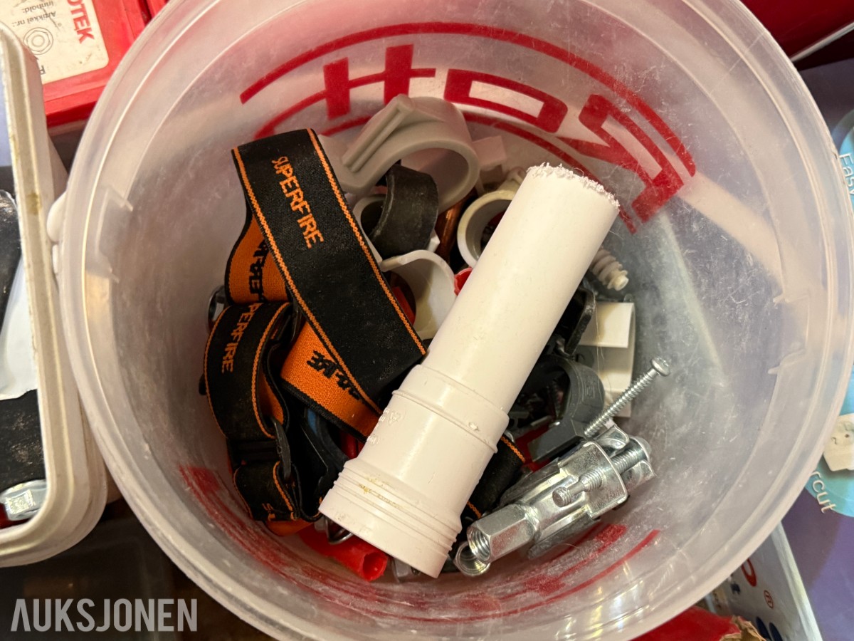Stort parti festemateriell, skruer og bolter – Fischer, Würth, Hilti