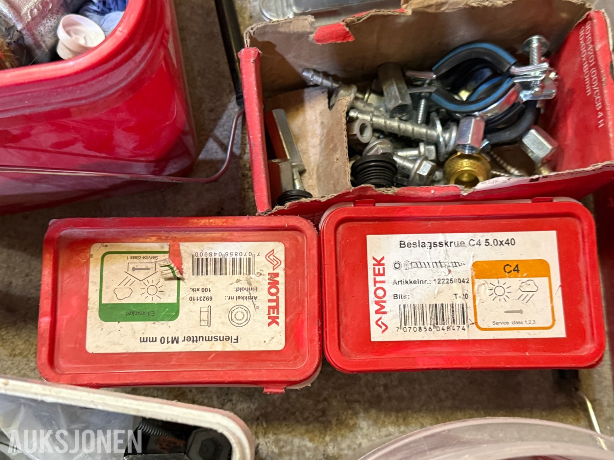 Stort parti festemateriell, skruer og bolter – Fischer, Würth, Hilti