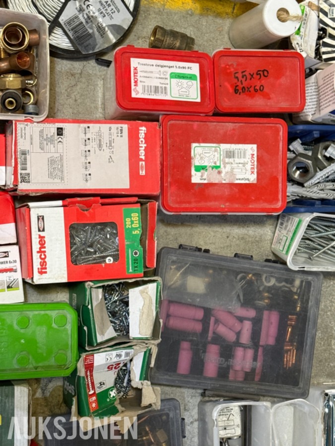 Stort parti festemateriell, skruer og bolter – Fischer, Würth, Hilti