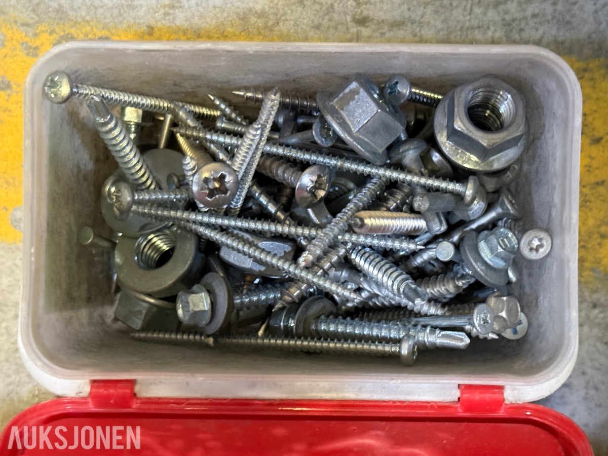 Stort parti festemateriell, skruer og bolter – Fischer, Würth, Hilti